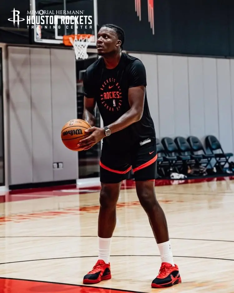 并且谢泼德, 只见他眼神