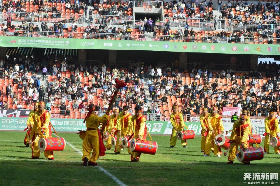 绘就了一幅, ButUa, 鼓声乍起