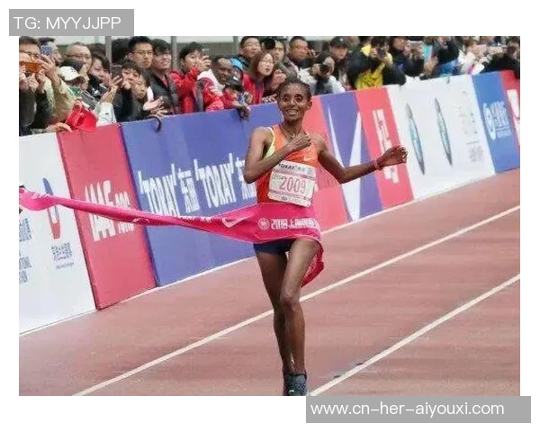 “东莞力气”举起“世界纪录” 东莞籍选手彭翠婷夺十五运会广东举重首金